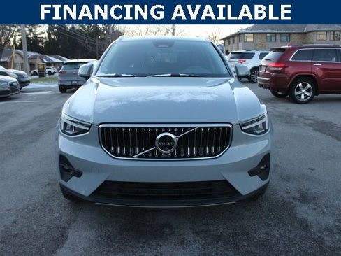 Used 2025 Volvo XC40 B5 Plus image 3
