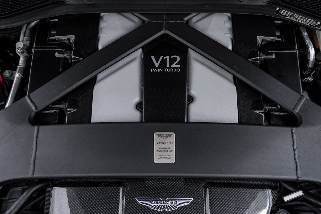 Used 2025 Aston Martin Vanquish RWD image 35