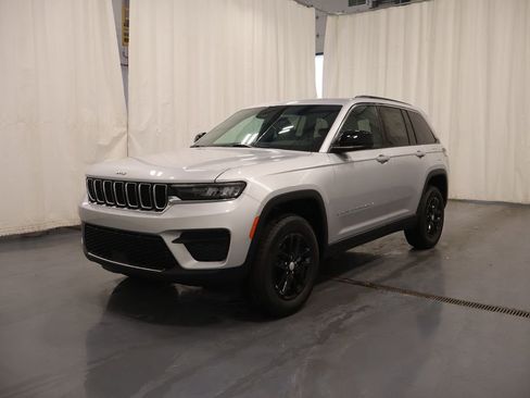 New 2026 Jeep Grand Cherokee Laredo AWD/4WD image 5