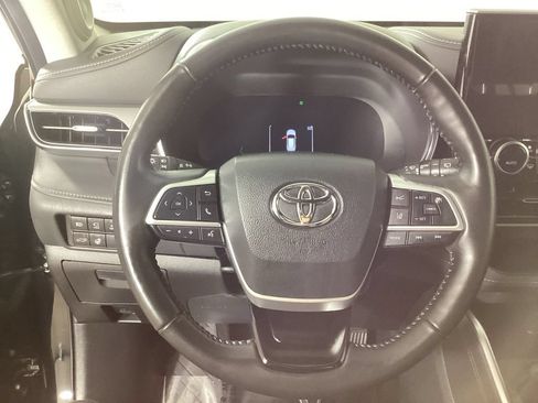 Used 2023 Toyota Highlander Platinum AWD/4WD image 16