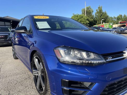 Used 2016 Volkswagen Golf 4-Door image 12