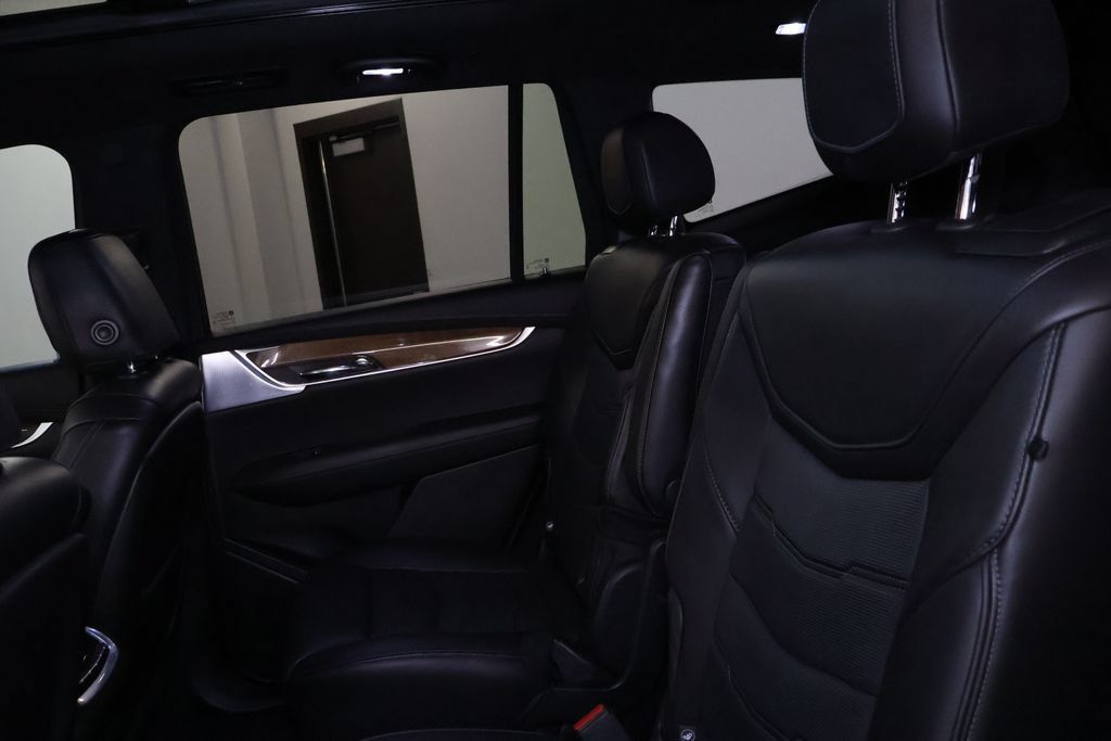 Used 2020 Cadillac XT6 Premium Luxury w/ Platinum Package AWD/4WD image 16