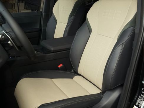 Used 2026 Lexus GX 550 w/ Accessory Package (32) image 3