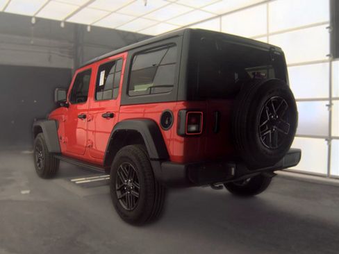 Used 2024 Jeep Wrangler Unlimited Sport AWD/4WD image 3