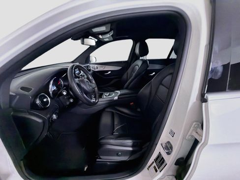 Used 2019 Mercedes-Benz GLC 300 4MATIC image 13