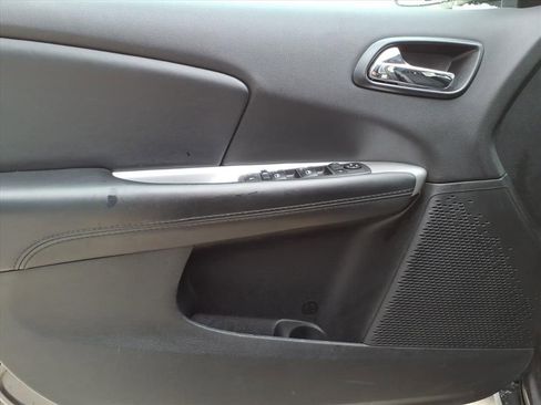 Used 2019 Dodge Journey SE image 10