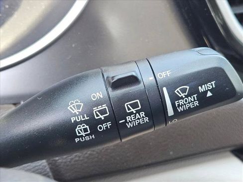 Used 2017 Chrysler Pacifica Touring-L FWD image 16