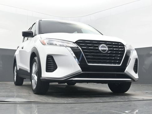 Certified 2025 Nissan Kicks Play S image 22