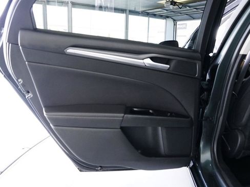 Used 2015 Ford Fusion SE FWD image 15