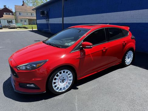 Used 2015 Ford Focus ST w/ Equipment Group 402A FWD image 5