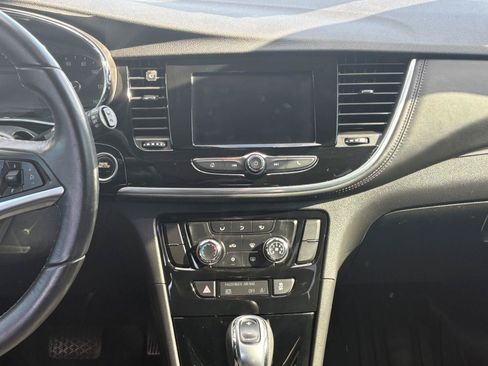 Used 2022 Buick Encore Preferred AWD/4WD image 21