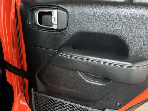 Used 2018 Jeep Wrangler Unlimited Sahara image 20