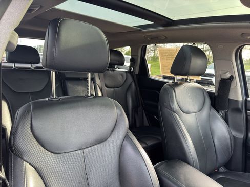 Used 2020 Hyundai Santa Fe SEL w/ Convenience + Premium Package image 18