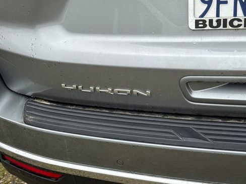 Used 2023 GMC Yukon SLT w/ SLT Luxury Package image 7