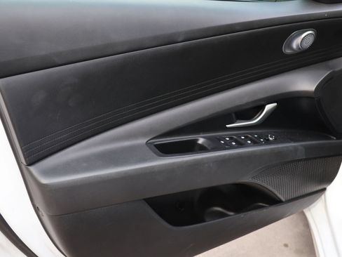 Used 2025 Hyundai Elantra SE FWD image 10