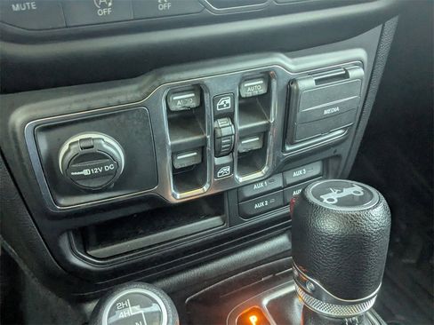 Used 2019 Jeep Wrangler Unlimited Sahara image 22