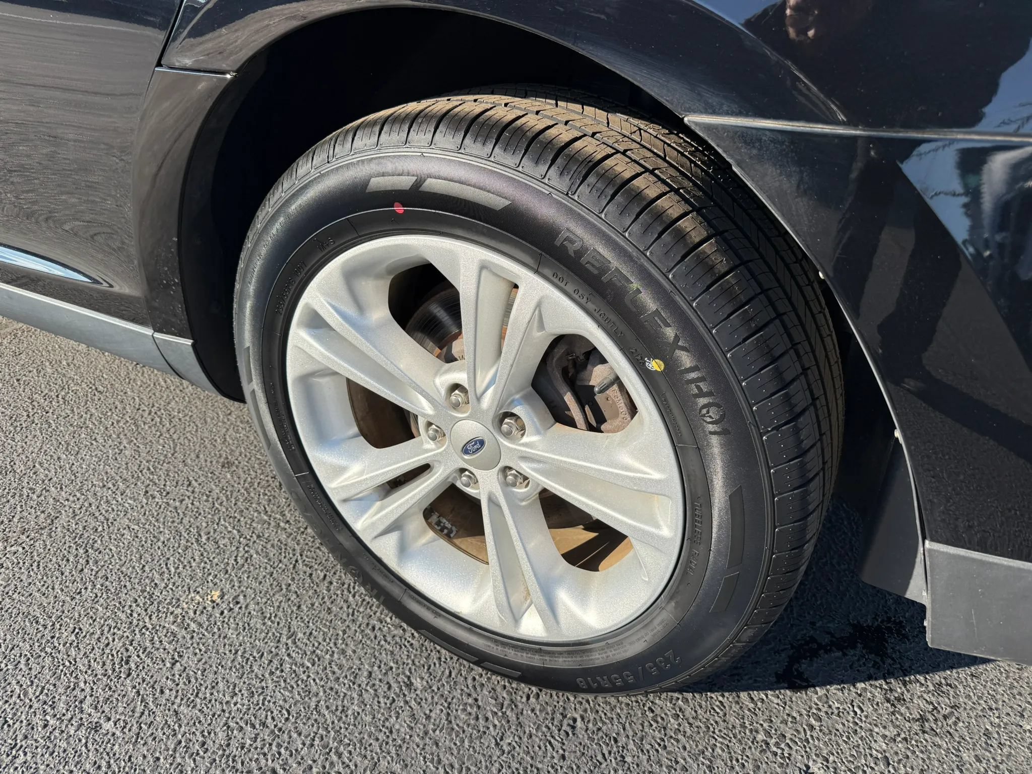 Used 2018 Ford Taurus SE FWD image 39