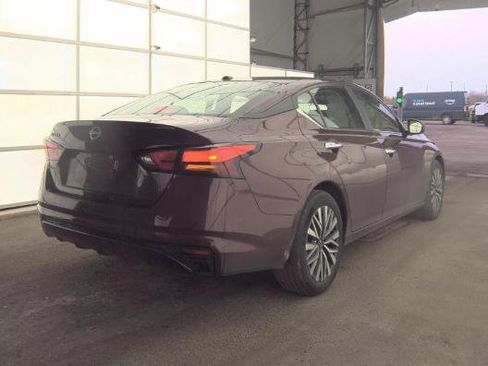 Used 2025 Nissan Altima 2.5 SV FWD image 3