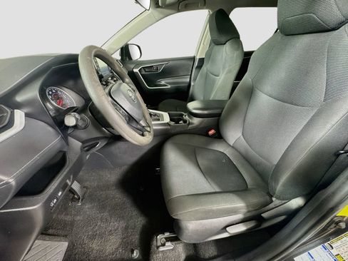 Used 2021 Toyota RAV4 LE w/ Carpet Mat Package (TMS) AWD/4WD image 17