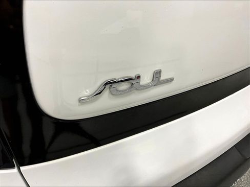 Used 2016 Kia Soul FWD image 24