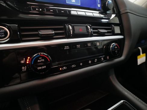 Certified 2024 Nissan Pathfinder Platinum w/ Cargo Package image 22