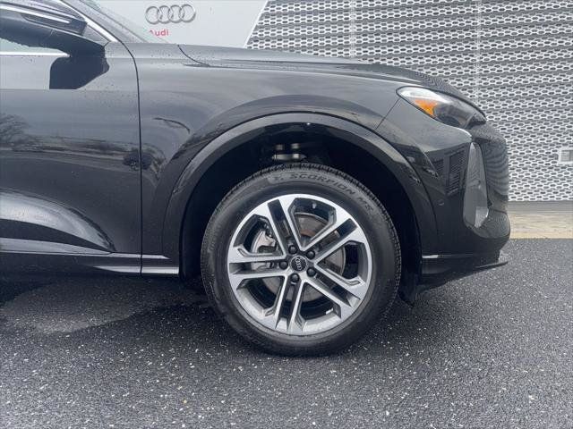 Used 2025 Audi Q5 Premium w/ Convenience Package AWD/4WD image 4