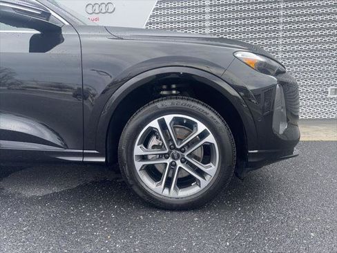 Certified 2025 Audi Q5 Premium w/ Convenience Package AWD/4WD image 4