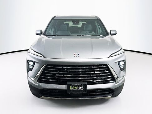 Used 2025 Buick Enclave Preferred image 2