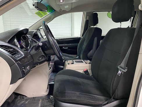 Used 2012 Chrysler Town & Country Touring image 11