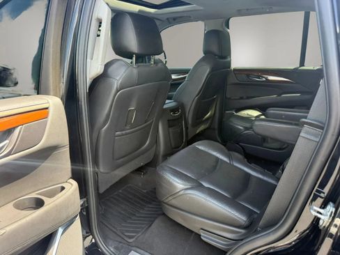 Used 2019 Cadillac Escalade Luxury AWD/4WD image 38