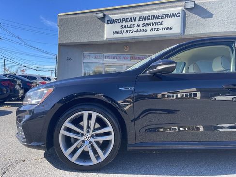 Used 2018 Volkswagen Passat 2.0T R-Line image 10