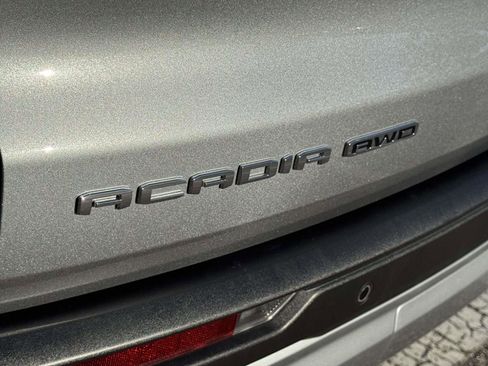 Used 2025 GMC Acadia Elevation image 8