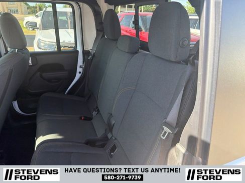 Used 2025 Jeep Gladiator Sport AWD/4WD image 31