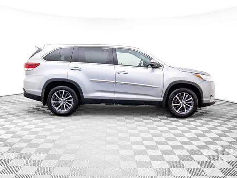 Used 2019 Toyota Highlander XLE image 8