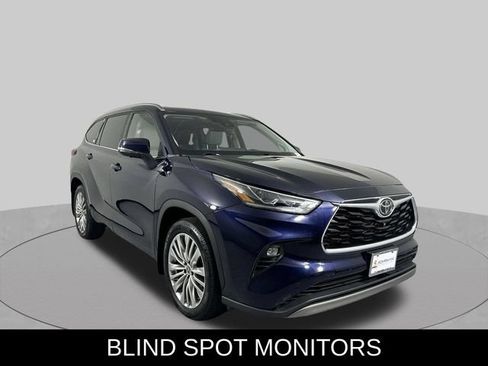 Used 2023 Toyota Highlander Platinum AWD/4WD image 3