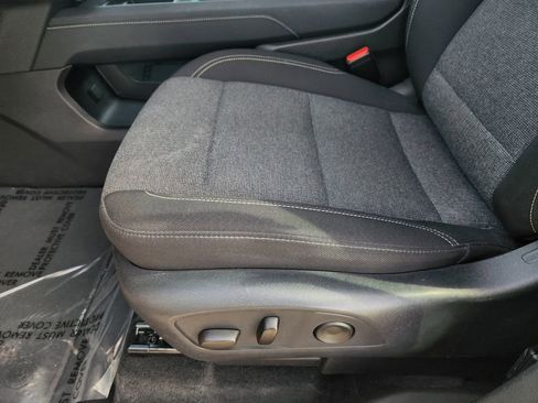 Used 2025 GMC Acadia Elevation image 24