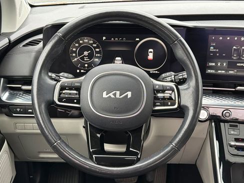 Used 2022 Kia Carnival SX Prestige image 22