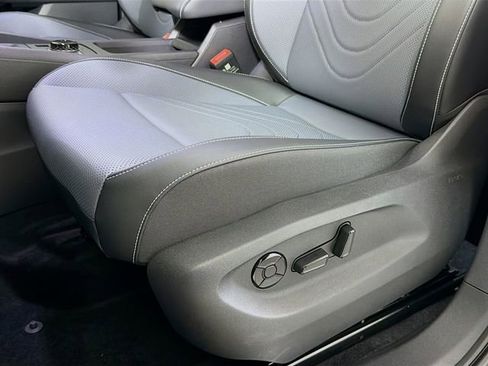 New 2026 Volkswagen Tiguan SE FWD image 20