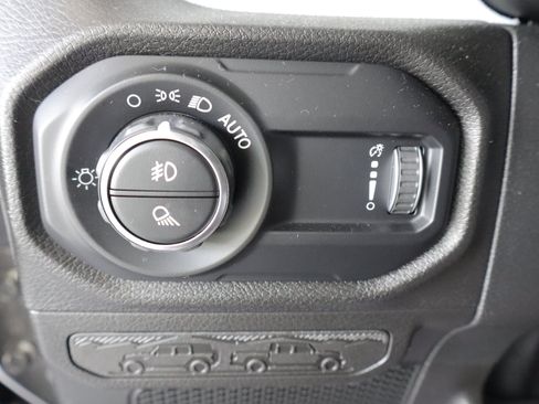 Used 2024 Jeep Gladiator Sport AWD/4WD image 18