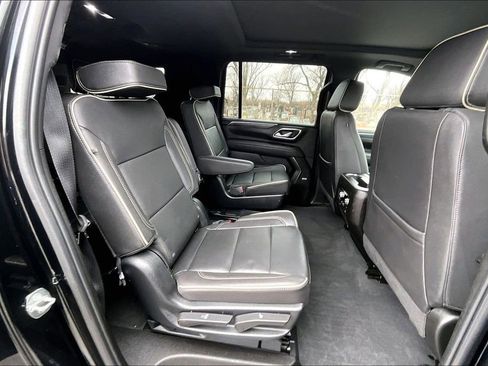 Used 2023 GMC Yukon XL SLT w/ SLT Premium Package image 26