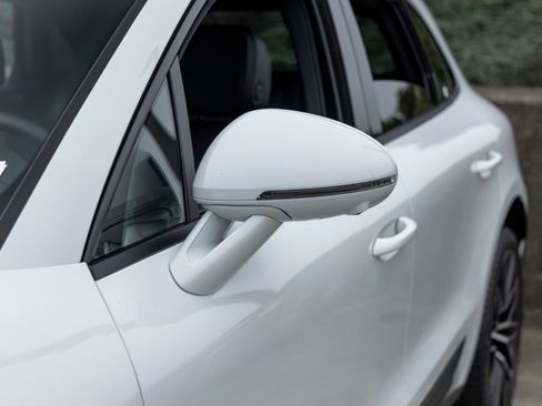 Certified 2026 Porsche Macan AWD/4WD image 17