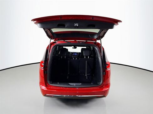 New 2026 Chrysler Pacifica Select image 28