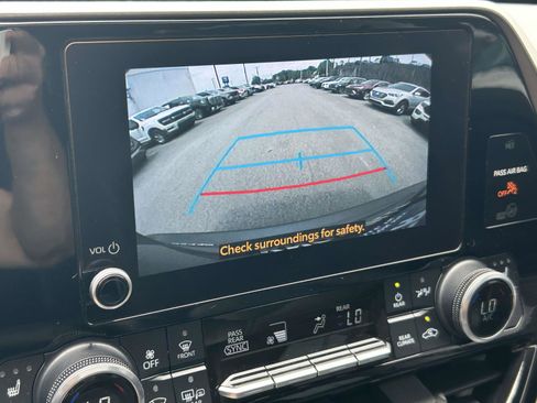 Used 2024 Toyota Highlander XLE AWD/4WD image 25