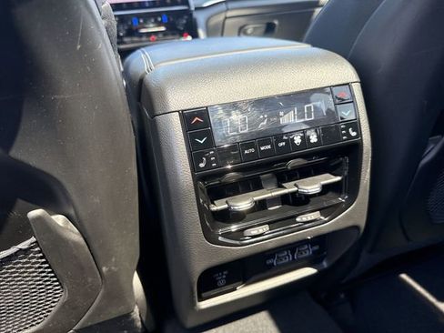 Used 2023 Jeep Grand Cherokee Overland w/ Luxury Tech Group IV AWD/4WD image 25