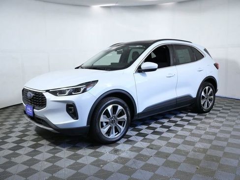 Certified 2025 Ford Escape Platinum AWD/4WD image 5