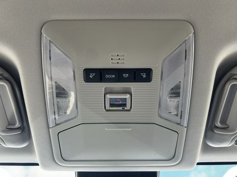 Certified 2025 Toyota RAV4 XLE FWD image 34