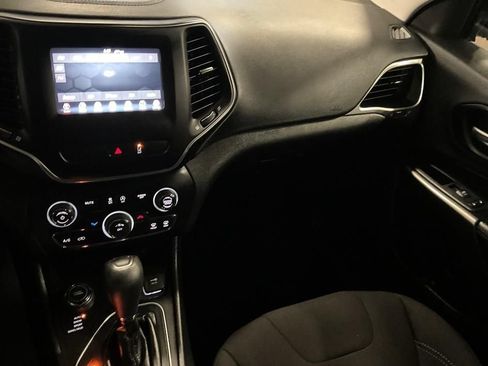 Used 2021 Jeep Cherokee Latitude AWD/4WD image 5