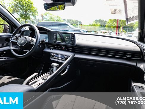 Used 2025 Hyundai Elantra Sport FWD image 29