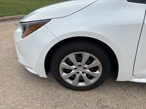 Used 2024 Toyota Corolla LE FWD image 2