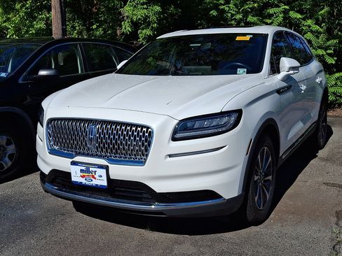 Used 2023 Lincoln Nautilus Reserve AWD/4WD image 3